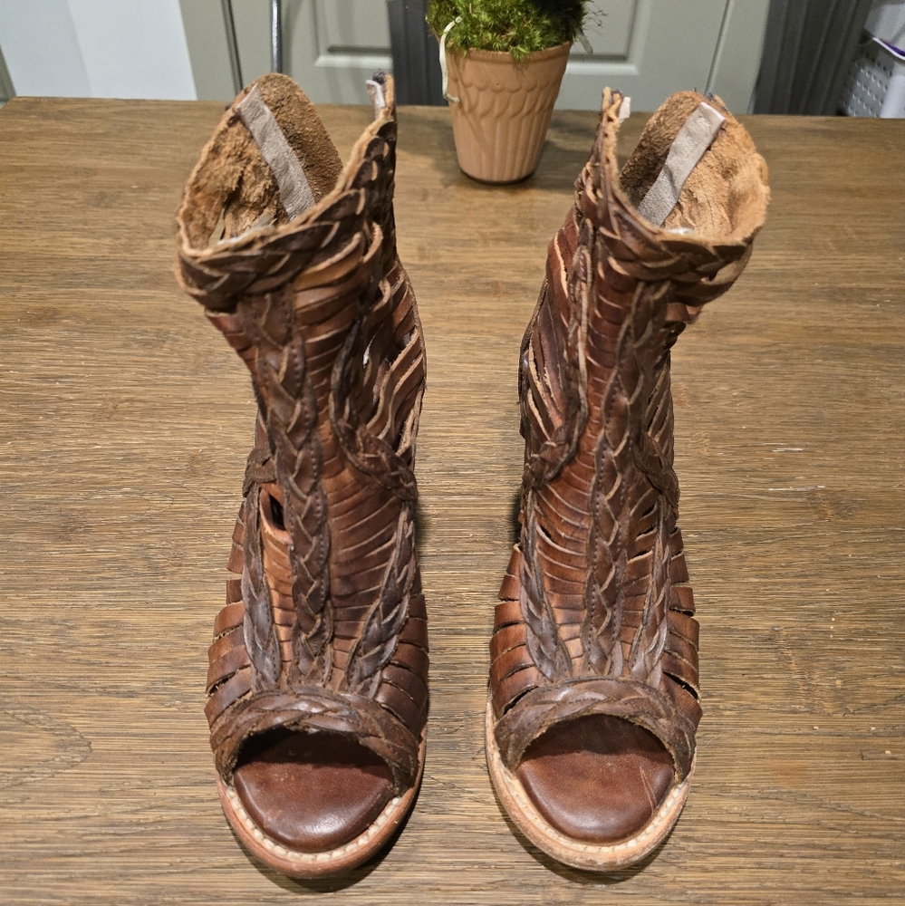 Freebird Bela Sandals Size 5 Cognac